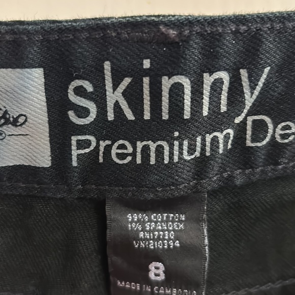 Mossimo Black Ripped Jeans - Picture 3 of 5